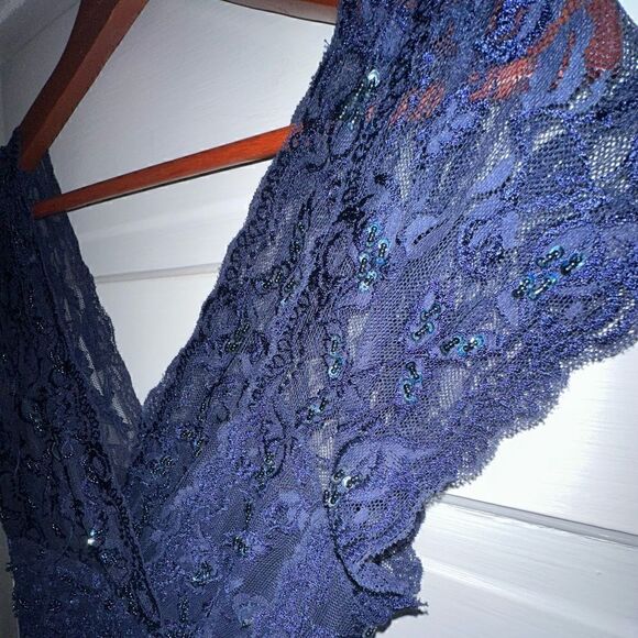 MARINA Dress Blue Sequin Lace V Neck Short Sleeve Bodycon Stretch Size 2 - Picture 5 of 12